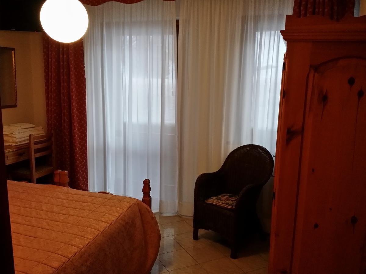 Albergo Diana Черрето-Лаґі Номер фото