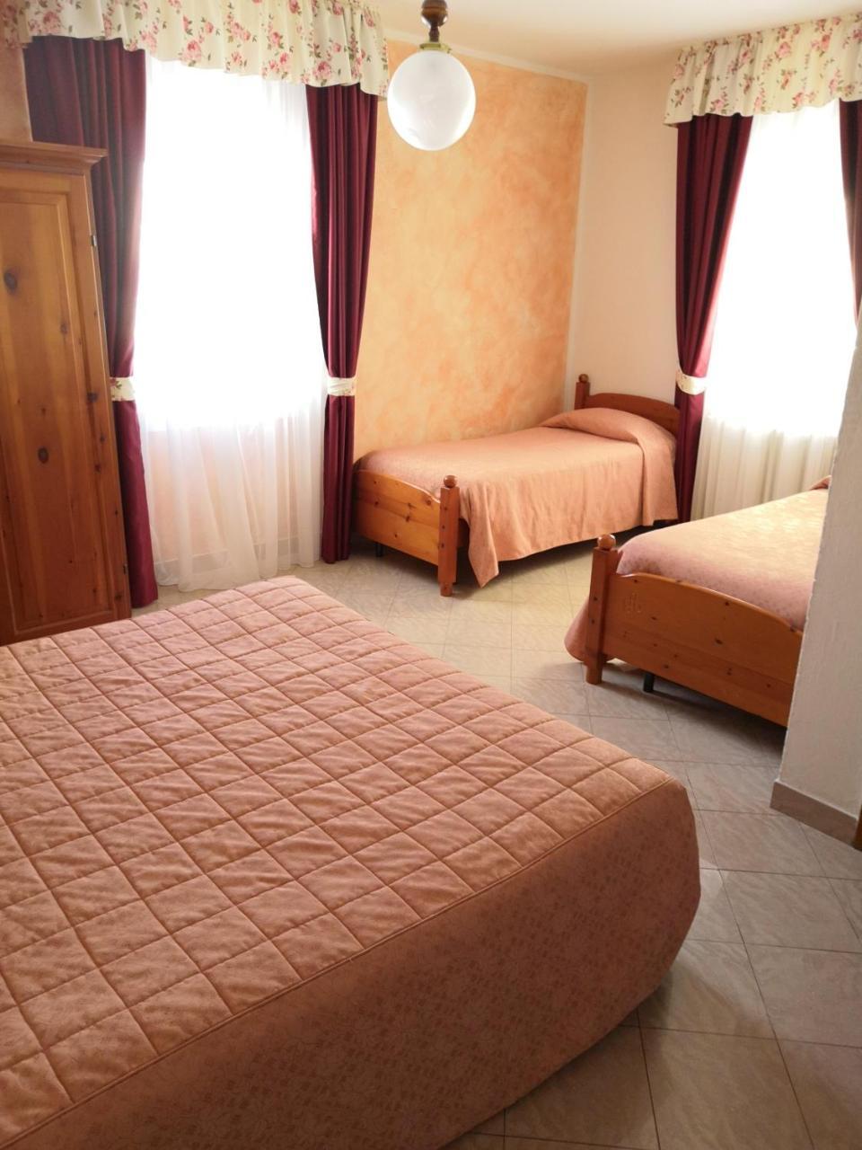 Albergo Diana Черрето-Лаґі Екстер'єр фото