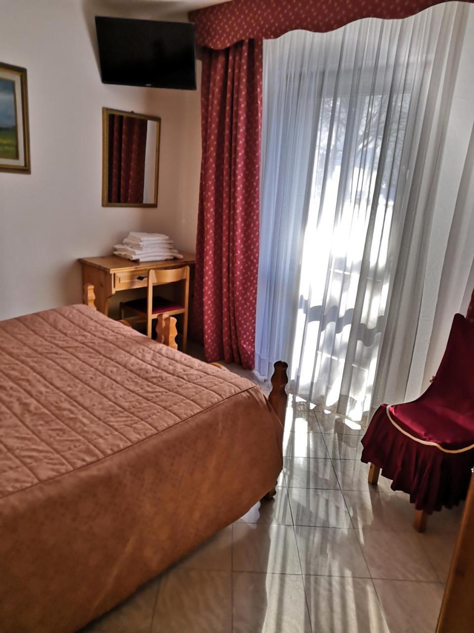 Albergo Diana Черрето-Лаґі Екстер'єр фото